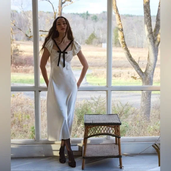 DÔEN SABRINA DRESS IN CANDLELIGHT - Picture 1 of 4